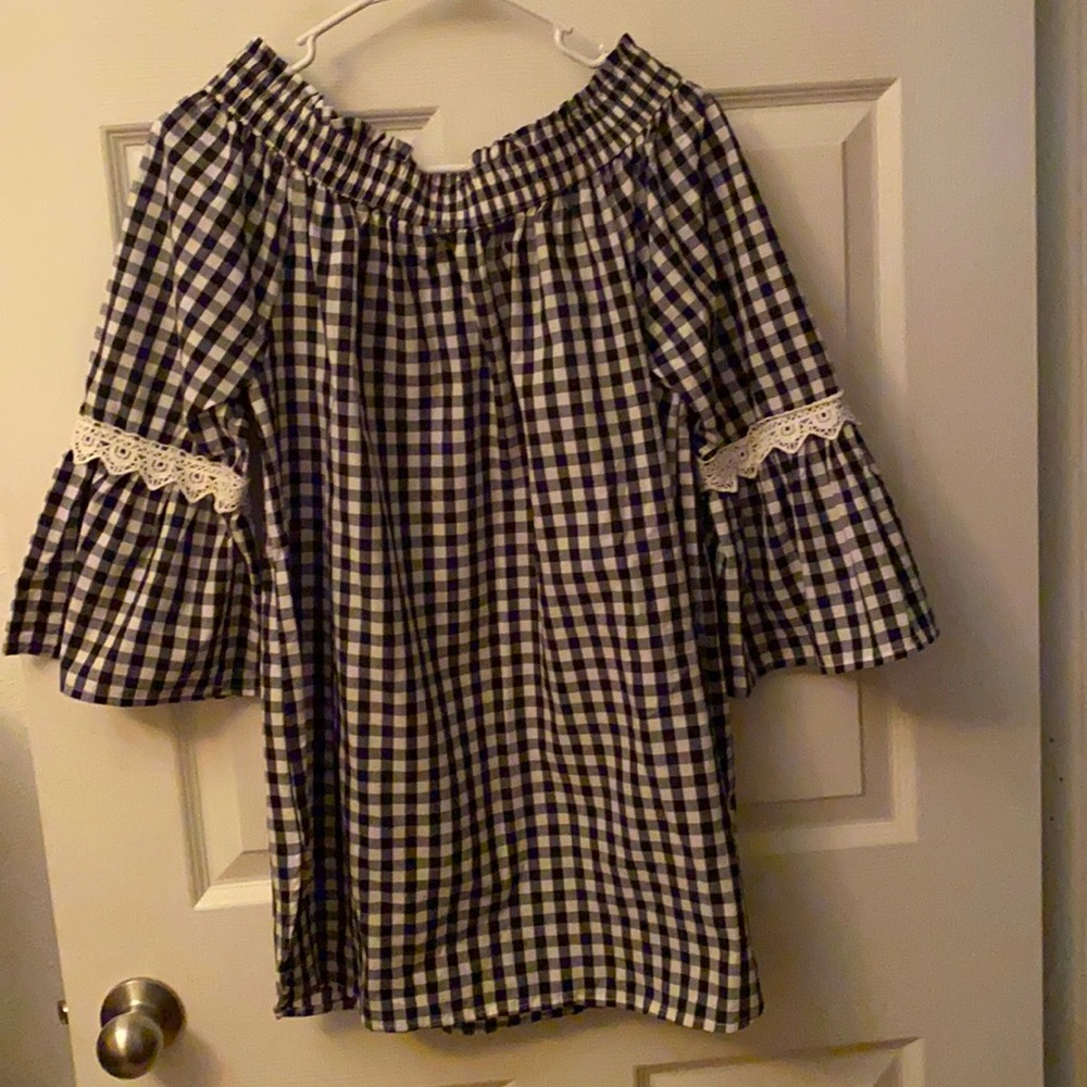 Studio West black and white top